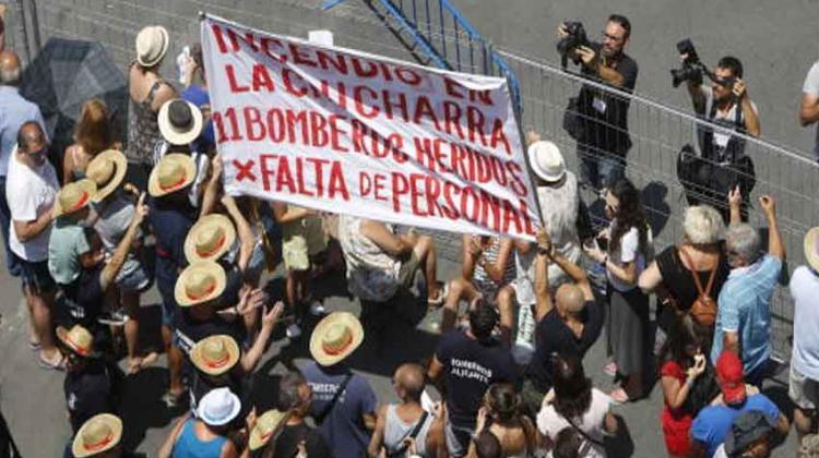 Bomberos protestan por la falta de personal en Alicante