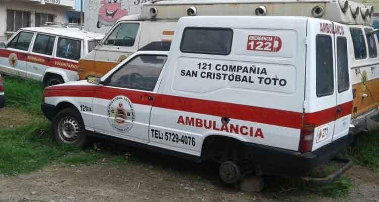 Delincuentes roban llantas de una ambulancia en Totonicapán