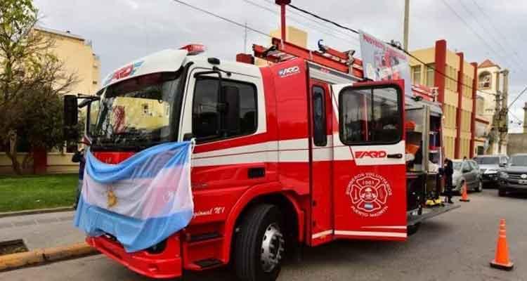 Bomberos de Puerto Madryn presentaron nueva autobomba
