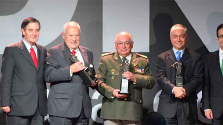 Bomberos de Chile recibió premio Diego Portales Palazuelos