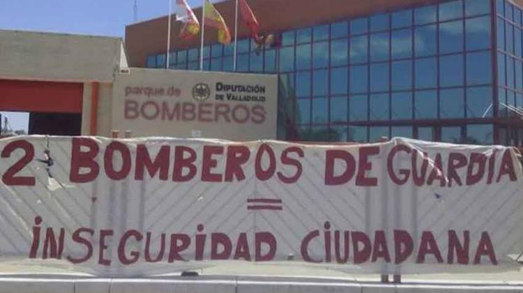 Protesta de los bomberos de la Diputación por falta de personal
