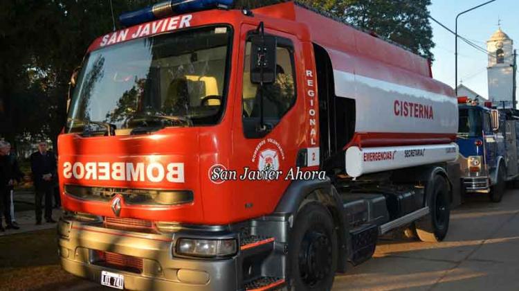 Bomberos celebraron su día presentando una nueva unidad