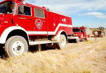 Los bomberos de Sierra Grande hacen lo que pueden con un solo móvil