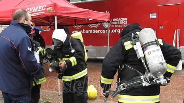 Capacitación a Bomberos de Santa Fe en condiciones realistas