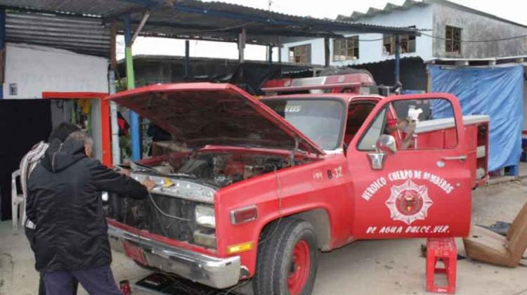 Bomberos prestan auxilios en condiciones precarias