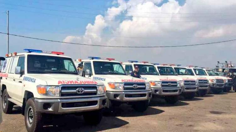 Bomberos de Maracaibo recibe ambulancias y uniformes