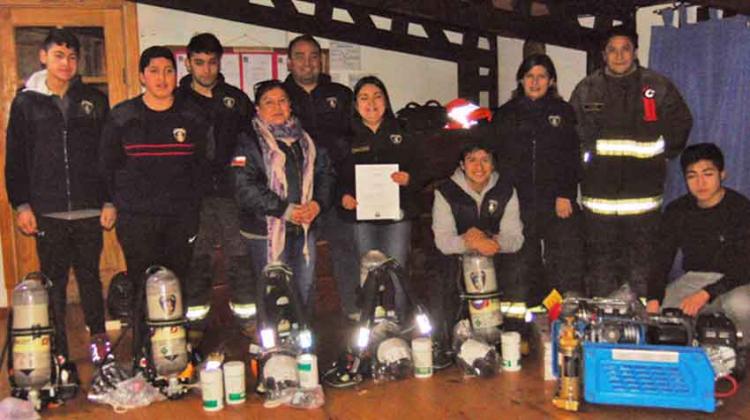 Bomberos de la 1° Compañía de Puerto Cisnes recibieron equipamiento