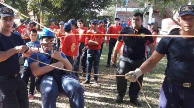 Cadetes de Bomberos voluntarios se capacitan en Iguazú