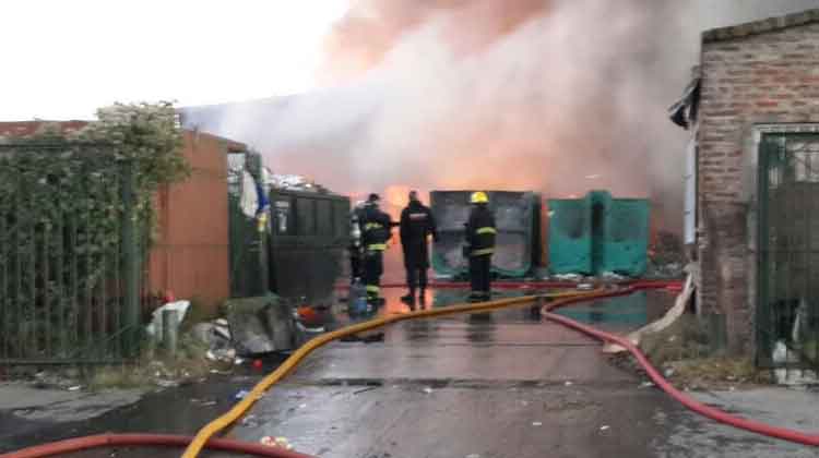 Incendio en un depósito de Villa Soldati