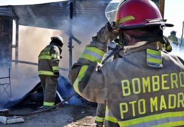 Los Bomberos de Madryn fueron apedreados cuando iban a apagar un incendio