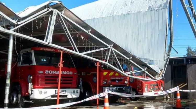 Colapsó techo de cuartel de bomberos en Chile