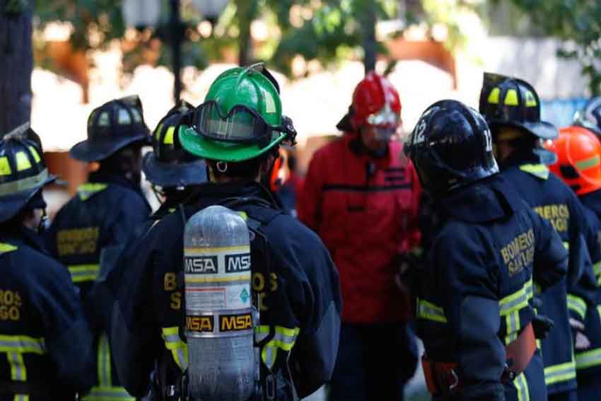 Bomberos de Chile recibe 100 nuevos carros bomba