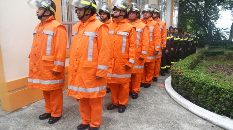 Implementos importados de italia para los bomberos de Quevedo