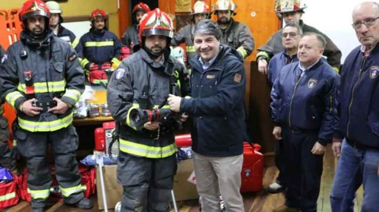 Entregan $40 millones a bomberos de Valdivia para compra de materiales