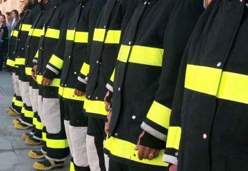 Bomberos cuenta con nuevos coches de incendio y uniformes