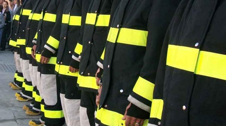 Bomberos cuenta con nuevos coches de incendio y uniformes