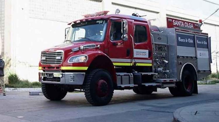 Bomberos de Santa Olga reciben nuevo carro contra incendios