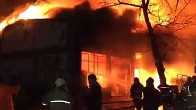 Gigantesco incendio consume varios locales en el centro de Talca