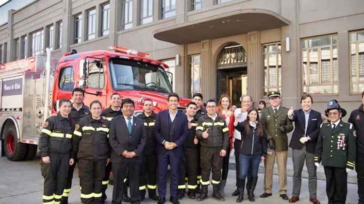 Bomberos de Santa Olga reciben nuevo carro bomba