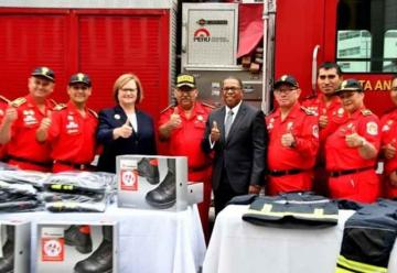 El Cuerpo de Bomberos del Perú recibe equipo de avanzada