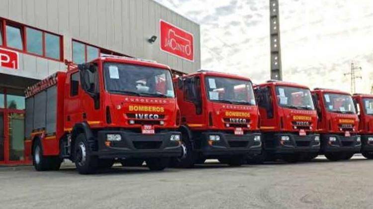 Bomberos de Uruguay reciben nuevos autobombas