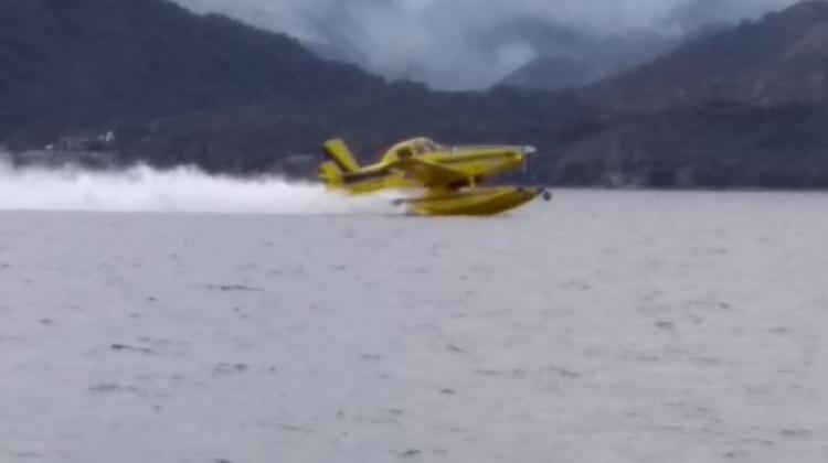 Más de 170 bomberos combaten el fuego en las sierras de Carlos Paz