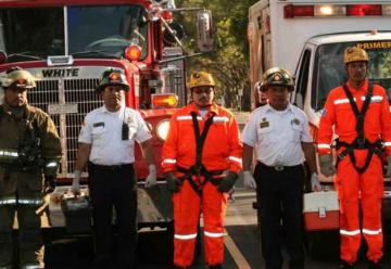 Bomberos Voluntarios celebran con un desfile sus 66 años de servicio