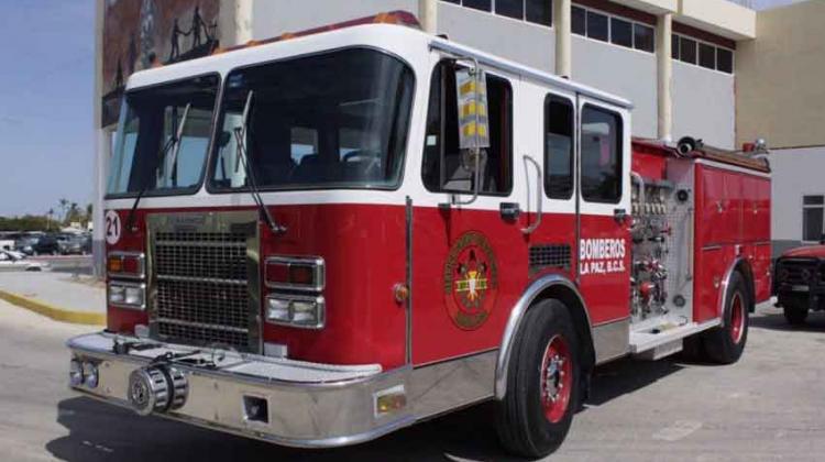 Bomberos de La Paz recibieron un camión extintor