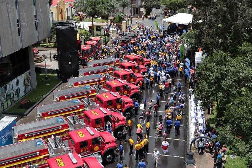 Bomberos estrenan nuevas unidades con tecnología de última generación