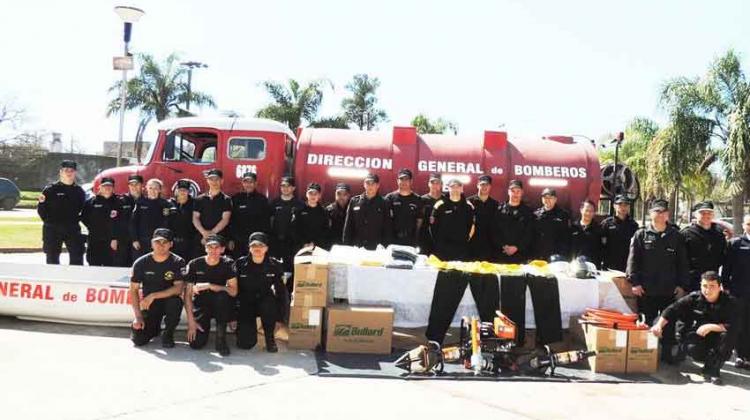 Bomberos Zapadores de Vera presentaron nueva autobomba