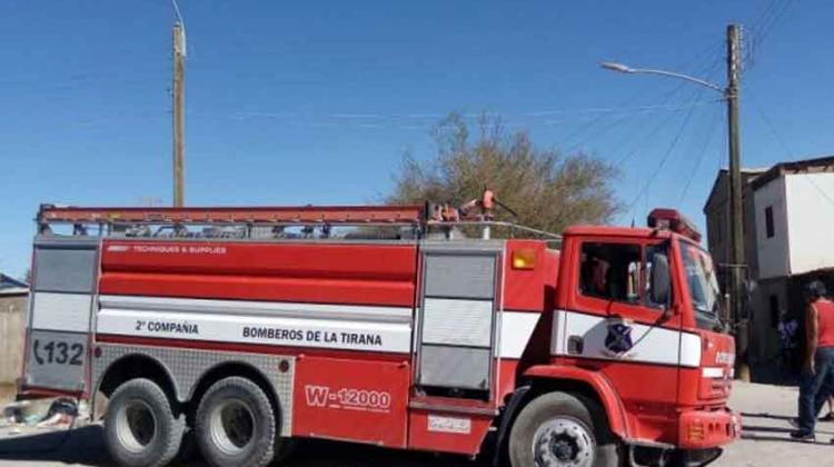 Carro de Bomberos cayó a un socavón en La Tirana