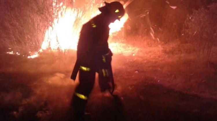 Dos bomberos con principio de asfixia tras apagar un incendio