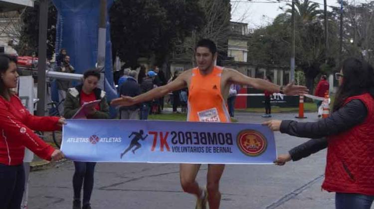 Se corrió la maratón de los Bomberos de Bernal