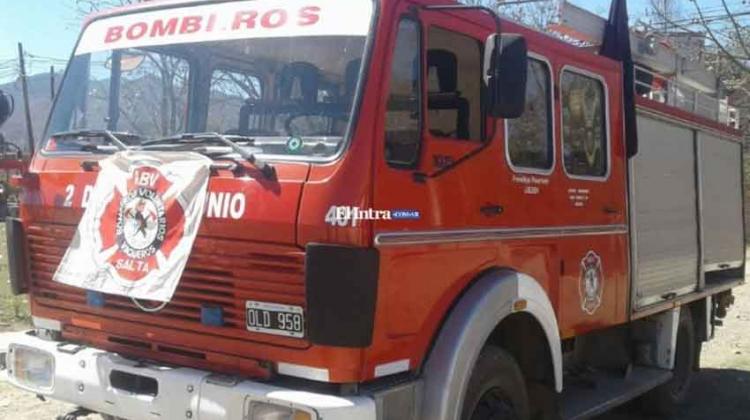 Bomberos voluntarios de Vaqueros cuentan con una nueva autobomba