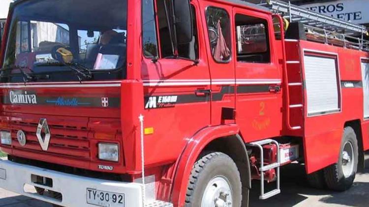 Atacaron a bomberos en incendio en la Villa Queronque de Limache