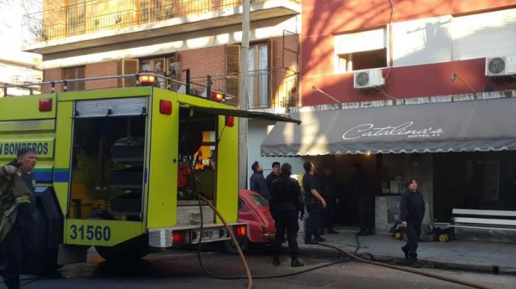 Rescatan a 18 personas en el incendio de un hotel de Mar del Plata
