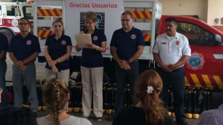 Entregan camionetas y equipo a Bomberos Voluntarios