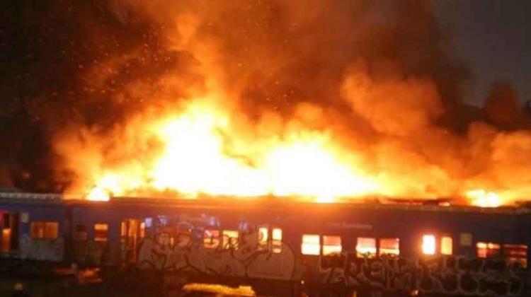 Incendio de vagones en desuso del tren Mitre en San Martín
