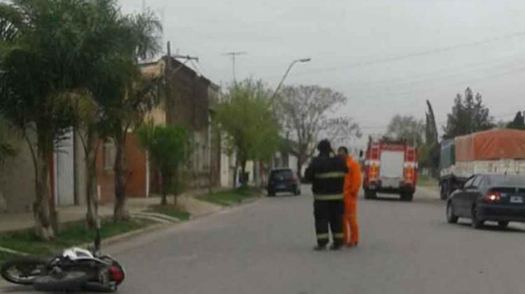 Chocaron una unidad de Bomberos y una motocicleta