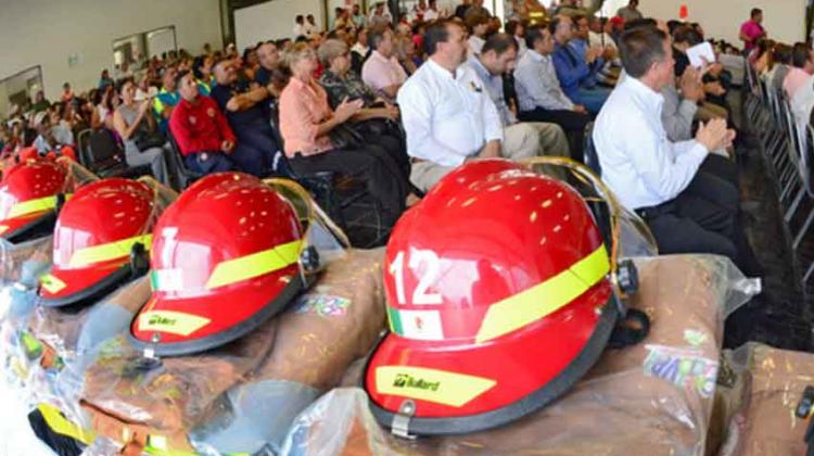 Dotan de equipos nuevos al cuerpo de Bomberos