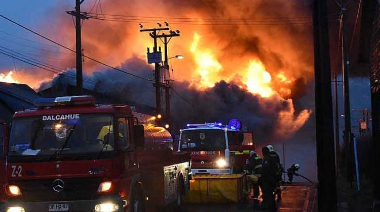Gran Incendio afecta a empresa Codalsa de Dalcahue