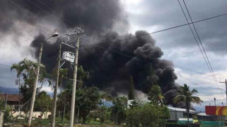 Incendio de grandes proporciones consume fábrica