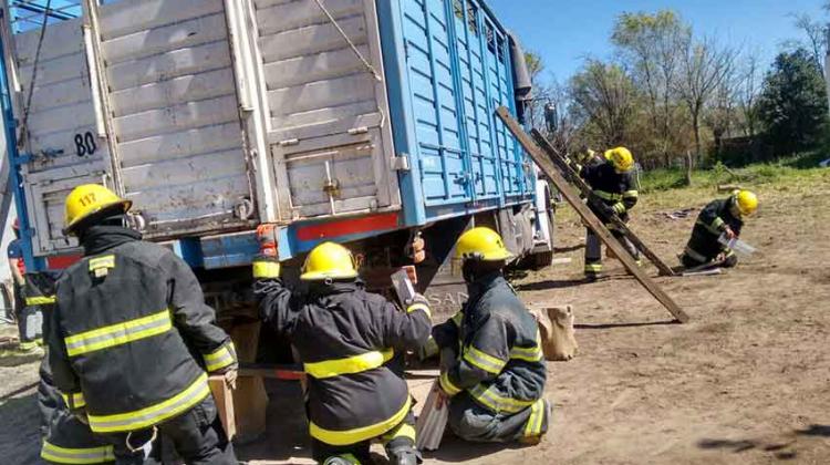 Bomberos de 23 cuarteles se capacitaron en Winifreda