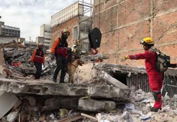 Equipo USAR de Bomberos Quito se encuentra en México