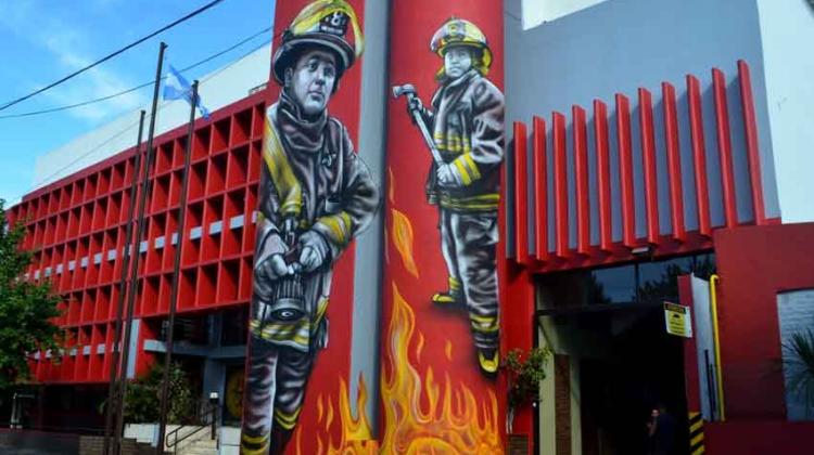 Bomberos, la otra cara de las amenazas de bomba en las escuelas