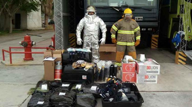 Entrega de equipamiento para bomberos del Aeropuerto de San Juan