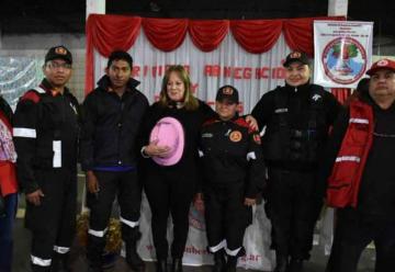 Entregaron mobiliarios a bomberos voluntarios de toda la provincia
