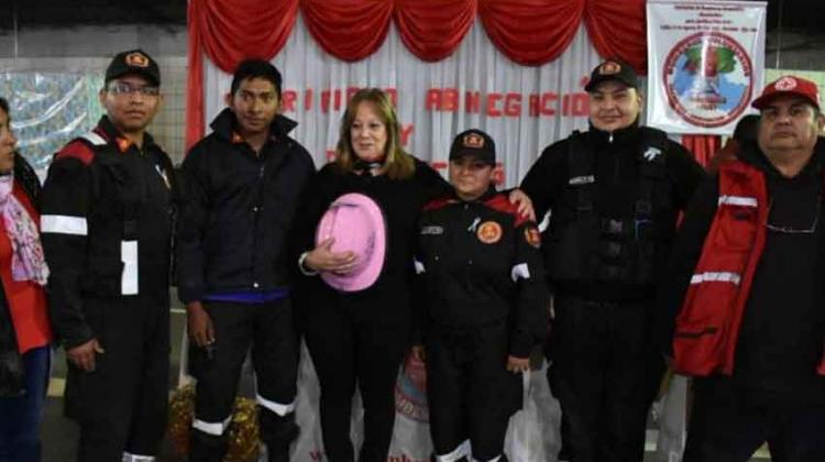 Entregaron mobiliarios a bomberos voluntarios de toda la provincia