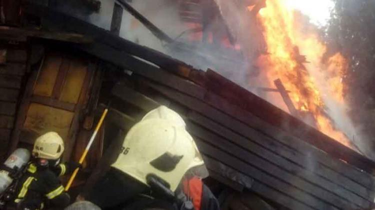 Bombero resulta lesionado al acudir a un incendio