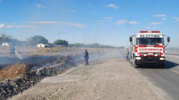 El fuego y el viento no dan tregua a Bomberos en Plottier